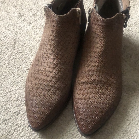 Boots - Picture 4 of 4